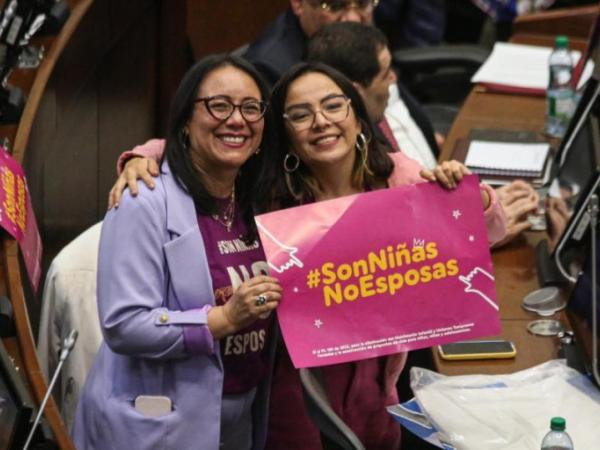 The bill was proposed by representatives Alexandra Vásquez and Jennifer Pedraza