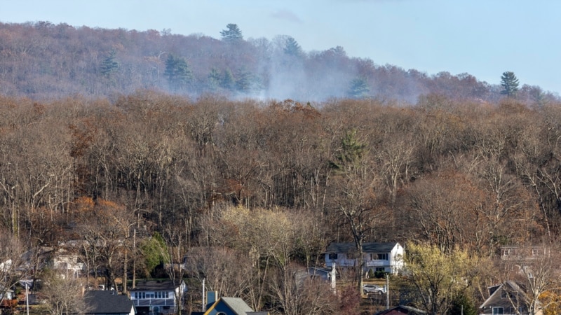 Firefighters fight fires on both US coasts