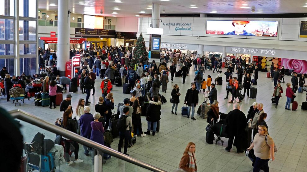 Gatwick airport (London) evacuated after identifying a "prohibited object" in a suitcase