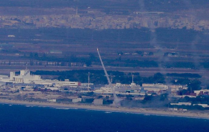 Archive - HAIFA, Sept. 25, 2024 -- An Israeli anti-missile system launches missiles to intercept rockets fired from Lebanon, as seen from Haifa, in northern Israel, on Sept. 24, 2024. Israel's army said on Tuesday night that Hezbollah had fired around 30