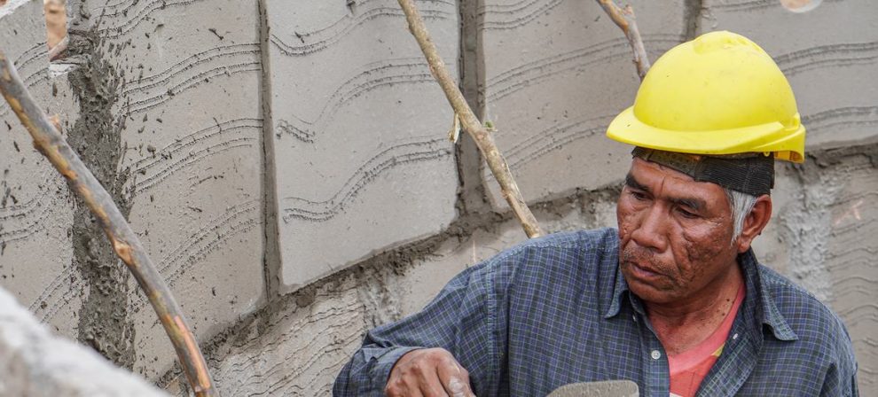 A member of the Chowhay Indigenous Cooperative works on the construction of a cistern.