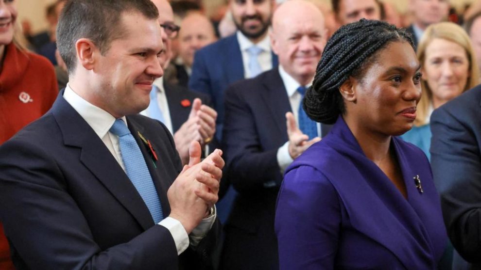 The British Conservative Party announces its new leader: Robert Jenrick applauds alongside Kemi Badenoch.