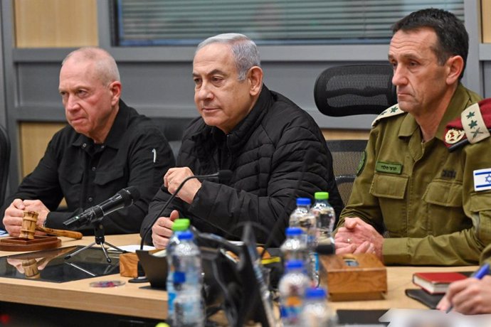 File - Prime Minister of Israel, Benjamin Netanyahu, in the center with his former Defense Minister, Yoav Gallant (L), and the Chief of the General Staff of the Israel Defense Forces (IDF), Herzi Halevi (D)