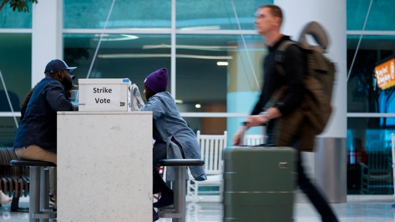 North Carolina airport workers plan to strike during Thanksgiving week