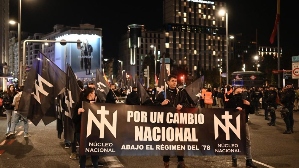 Police charges after a demonstration with Nazi salutes and fascist chants in Ferraz