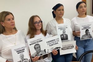 Relatives of opponents detained in Venezuela demand to see them