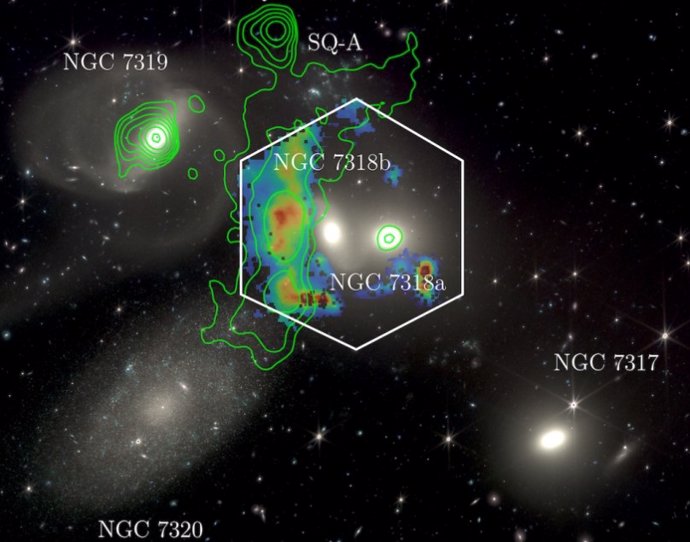 WEAVE data overlaid on a Stephan's Quintet image from the James Webb Space Telescope, with green outlines showing radio data from the LOFAR (Low Frequency Array) radio telescope.