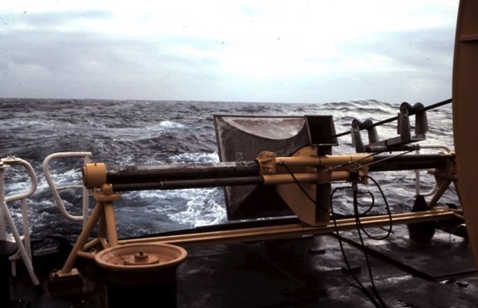 View from the stern of the ship while towing the long horizontal hydrophone array. You can see the tow cable passing through the metal horn at the stern. The hydrophone array is hundreds of meters behind and 200 meters deep