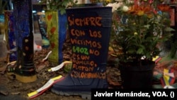 Boots that symbolize the extrajudicial executions of the FF. AA. in Bogotá (Colombia), on Thursday, November 28, 2024. PHOTO: Javier Hernández, VOA.