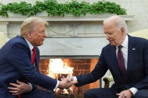 Trump returns to Washington to speak with Biden and begin the transition