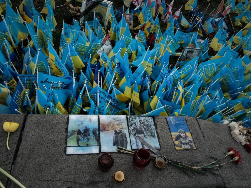 Flags and portraits placed on Maidan Square (kyiv) commemorate those who fell in the war in Ukraine.