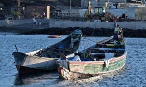 A girl, the only survivor of a shipwreck with 44 dead after spending three days at sea clinging to tires