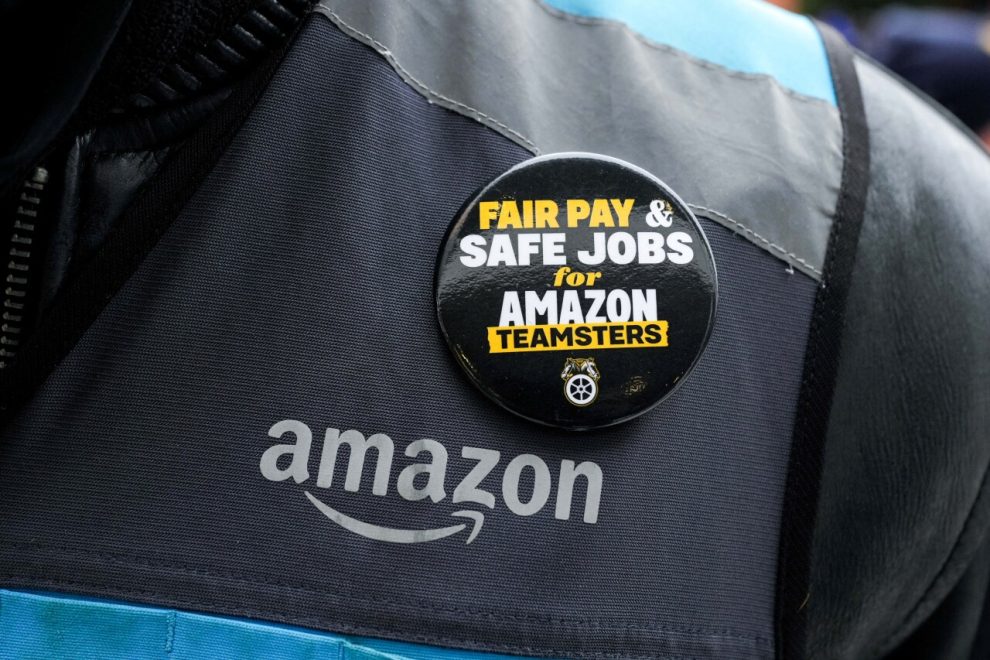 Amazon workers go on strike before Christmas