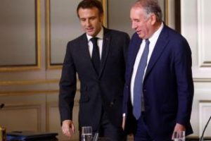 Bayrou begins his "arduous" path in France with the "anti-republican front" up in arms against Macron