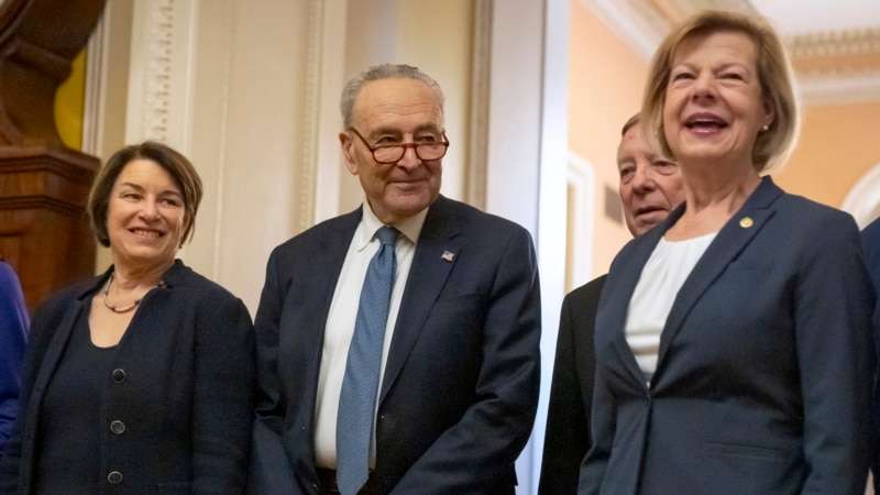 Democrats re-elect Chuck Schumer as Senate party leader