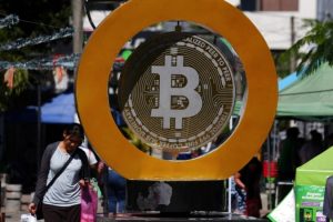 El Salvador will continue buying bitcoins, after agreement with the IMF