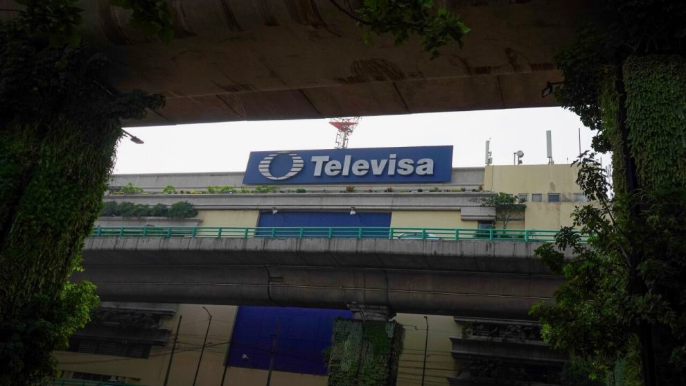 Fitch lowers Televisa's rating due to financial difficulties and FIFA Gate