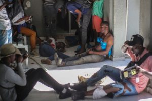 Gangs attack journalists at hospital reopening in Haiti; There are three dead and several injured