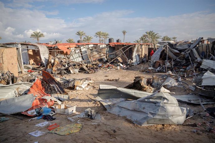 An area of ​​shops destroyed by an attack by Israeli forces on the Gaza Strip