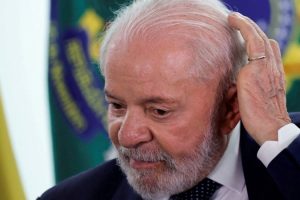 Lula, "lucid", recovers in hospital after emergency brain surgery