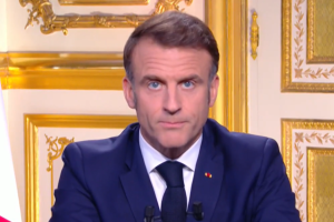 Macron blames the "anti-republican front" for the "chaos" in France without giving names or dates to succeed Barnier