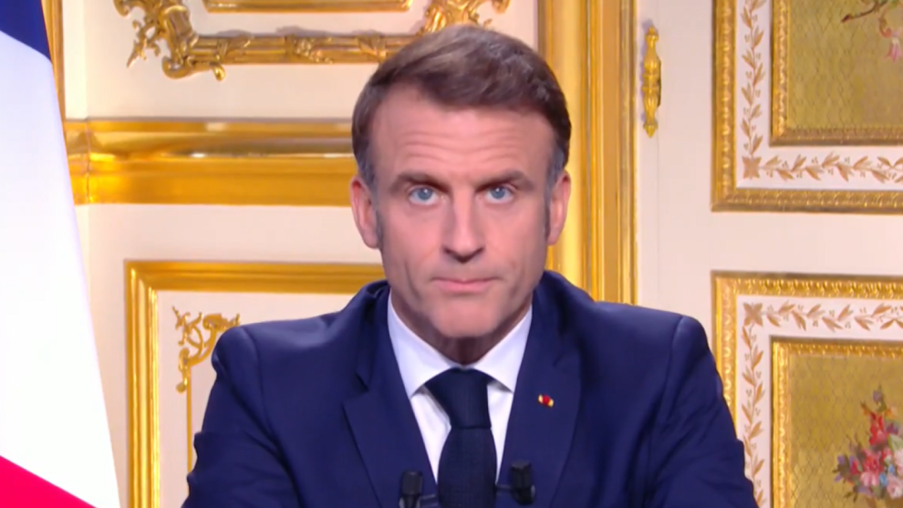 Macron blames the "anti-republican front" for the "chaos" in France without giving names or dates to succeed Barnier