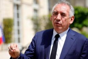 Macron chooses centrist Bayrou as prime minister to stabilize France apart from Le Pen and Mélenchon