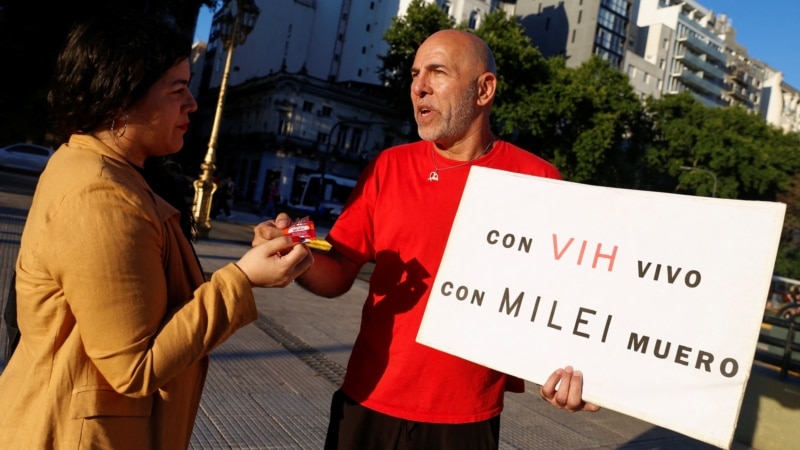 Milei's chainsaw hits the fight against HIV in Argentina