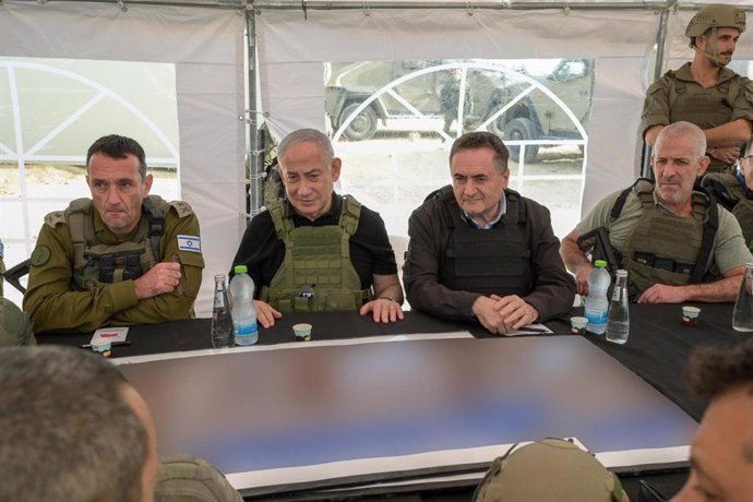 Benjamin Netanyahu and Israel Katz, flanked by the Chief of the General Staff of the Armed Forces, Herzi Halevi, and the Head of Intelligence, Shin Bet.