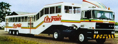 The longest bus in the world is almost 40 years old, 32 meters long and has 350 passengers: the DAF Super CityTrain