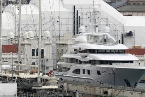 The Government detains the yacht of Russian oligarch Sergei Chemezov in the port of Barcelona