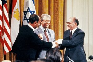 Egyptian President Anwar al-Sadat (left), Israeli Prime Minister Menachem Begin (right) and US President Jimmy Carter (center). CONSOLIDATED NEWS/AFP via Getty Images)