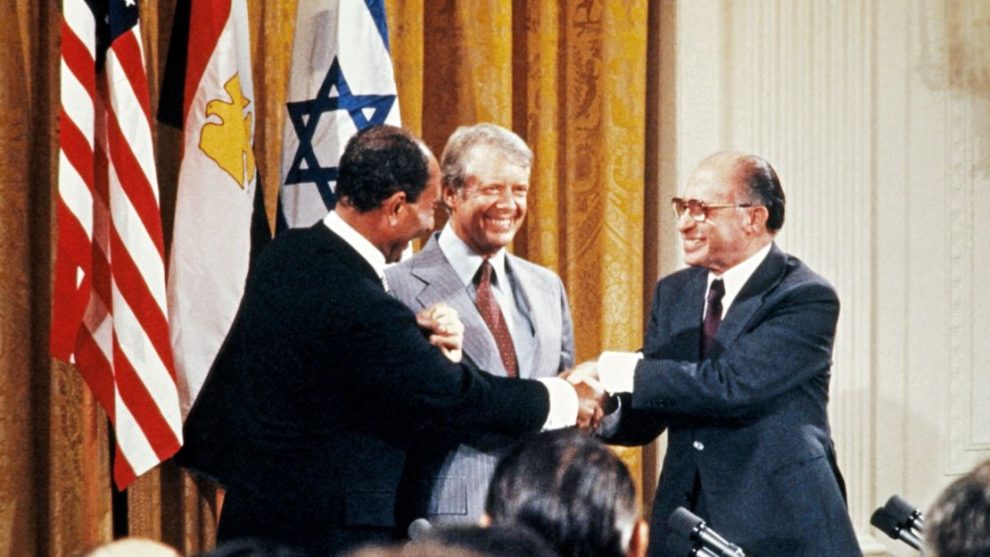 Egyptian President Anwar al-Sadat (left), Israeli Prime Minister Menachem Begin (right) and US President Jimmy Carter (center). CONSOLIDATED NEWS/AFP via Getty Images)