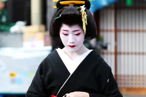 The art of geisha: discover their true history and culture