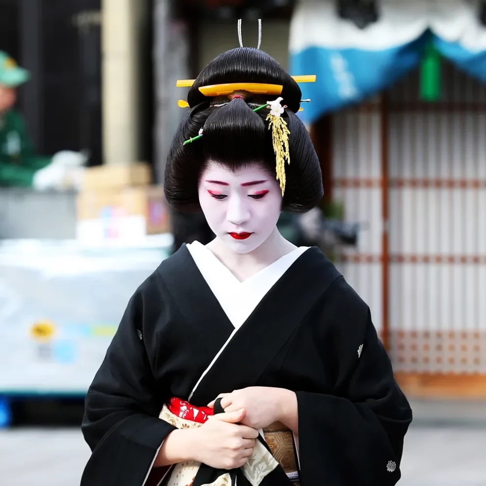 The art of geisha: discover their true history and culture