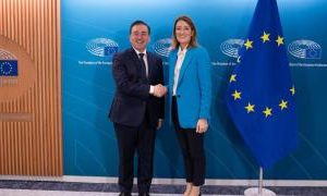 Albares asks his Polish counterpart to "promote" Catalan in the European Union after pressure from Puigdemont