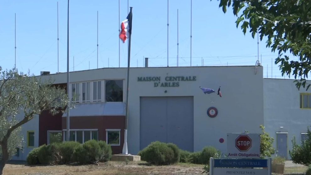 An inmate at the French prison in Arles takes several employees hostage