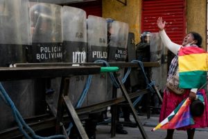 Bolivian police disperse march a day before hearing against Evo Morales for alleged abuse