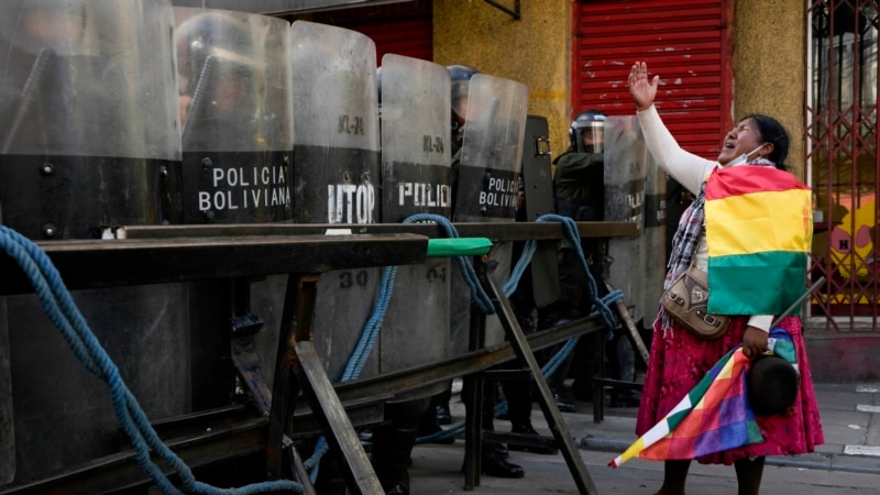 Bolivian police disperse march a day before hearing against Evo Morales for alleged abuse