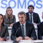 Feijóo imparts doctrine to the PP barons at the start of the year