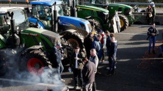 French farmers head to Paris to protest against the upcoming ratification of the EU-Mercosur agreement