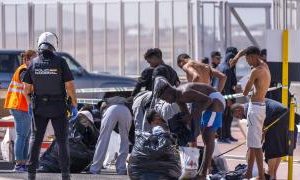 Frontex warns that the Canary Islands route registers maximum irregular arrivals while migratory pressure falls in the EU