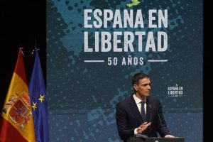 Sánchez avoids mentioning the Monarchy (and Franco) in the first act of commemoration of the 50 years of the end of the dictatorship