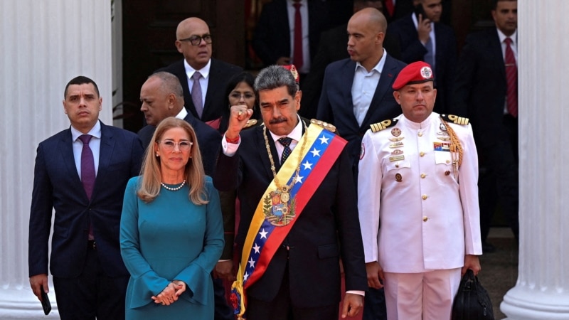 How did the world react to the inauguration of Nicolás Maduro?