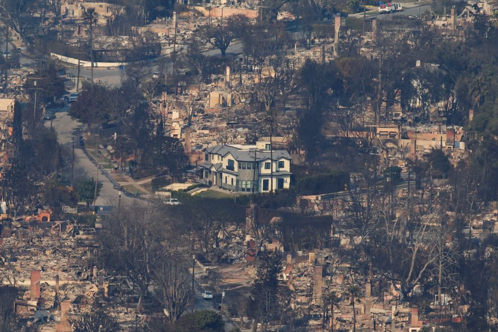 Los Angeles has recorded its worst fire in history / Social Networks