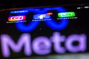 File - FILED - 16 May 2024, Mecklenburg-Western Pomerania, Schwerin: The Instagram, Facebook and WhatsApp apps can be seen on the display of a smartphone, reflecting the logo of the Meta internet company. Photo: Jens Büttner/dpa