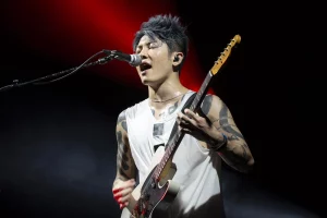 Miyavi announces new plans in China as a rock star