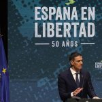 Sánchez avoids mentioning the Monarchy (and Franco) in the first act of commemoration of the 50 years of the end of the dictatorship