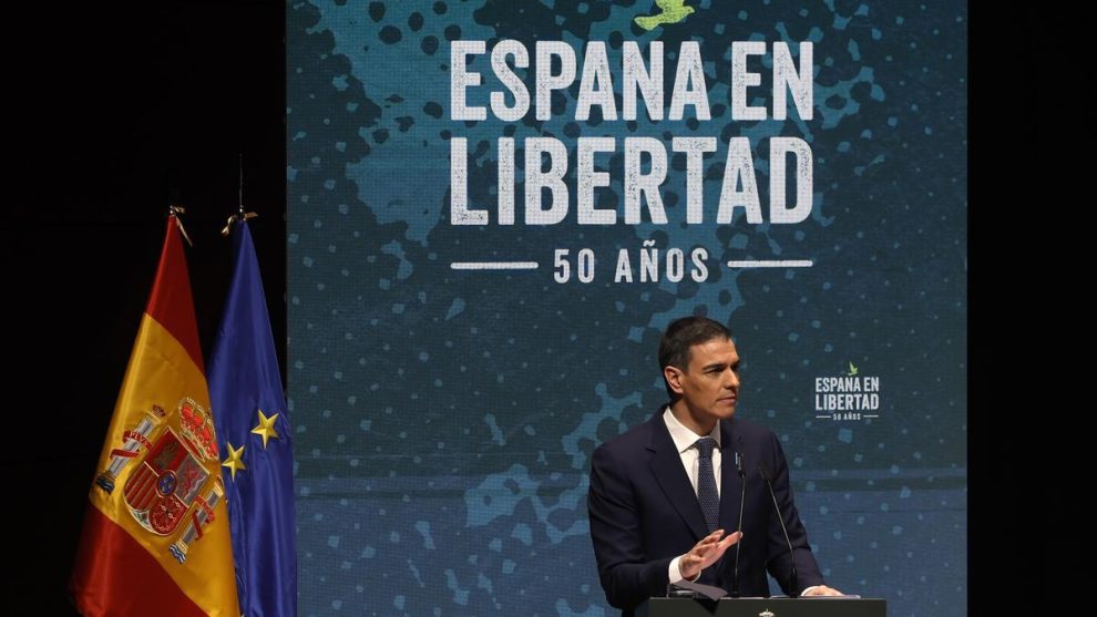 Sánchez avoids mentioning the Monarchy (and Franco) in the first act of commemoration of the 50 years of the end of the dictatorship