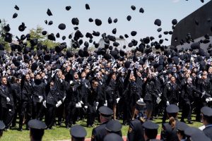 The Police sanction a professor at his academy for denying the Holocaust and calling "Begoño" to Sánchez's wife